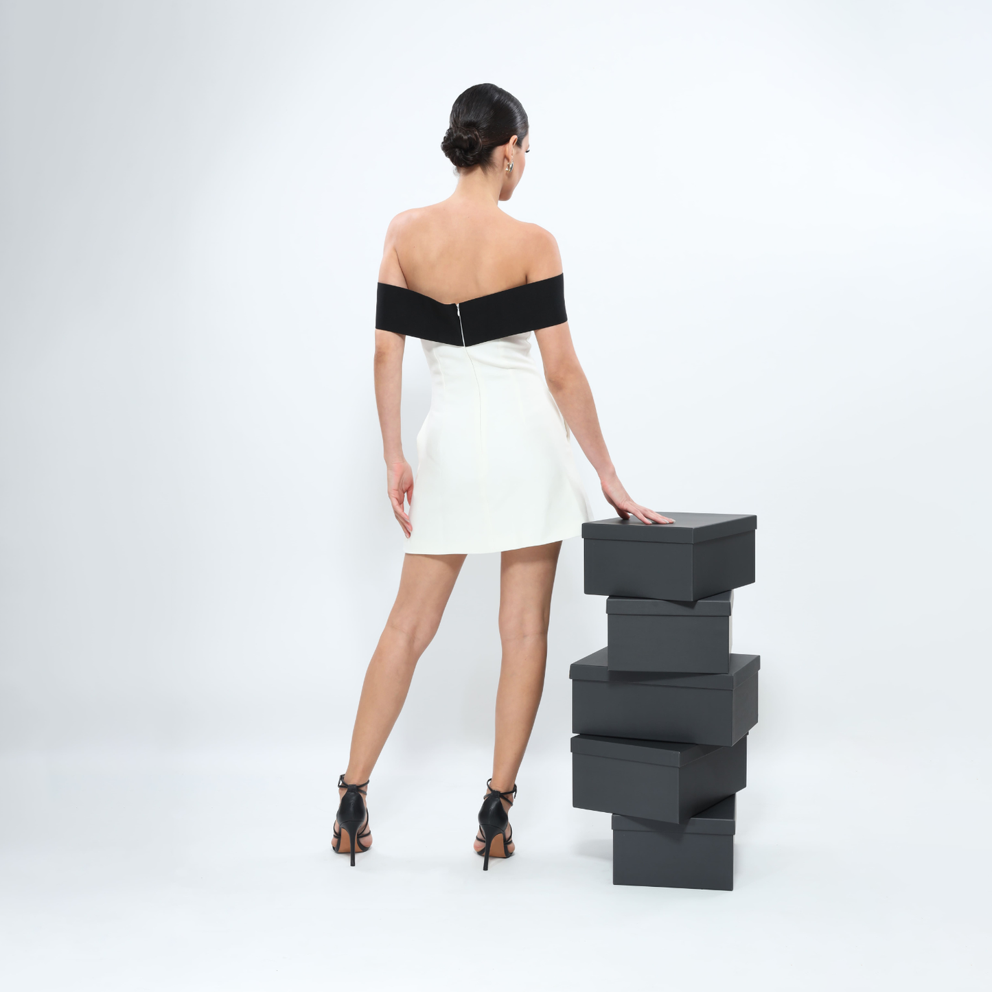 Vestido Elegante Clásico – Moda Femenina de Estilo Atemporal